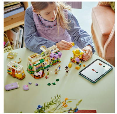 Конструктор LEGO Friends Кофейня с растениями и цветочный магазин