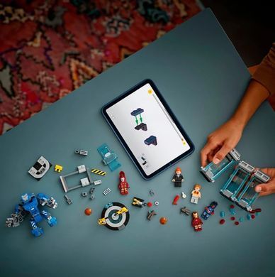 Конструктор LEGO Super Heroes Лаборатория Железного Человека: зал доспехов