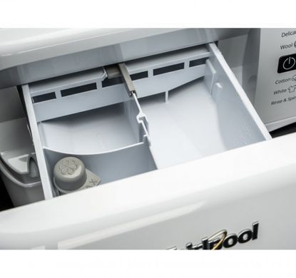 Стирально-сушильная машина Whirlpool FWDG86148B EU