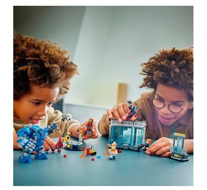 Конструктор LEGO Super Heroes Лаборатория Железного Человека: зал доспехов