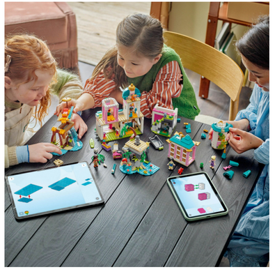 Конструктор LEGO Disney Princess Замок принцеси та королівські улюбленці