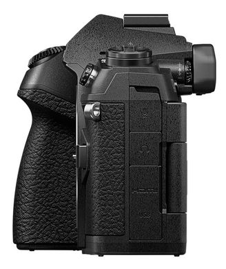 Цифрова камера Olympus E-M1 mark II Body чорний