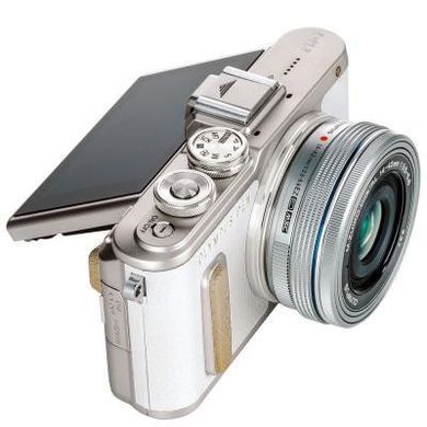 Цифровая камера Olympus E-PL8 14-42 mm Pancake Zoom Kit