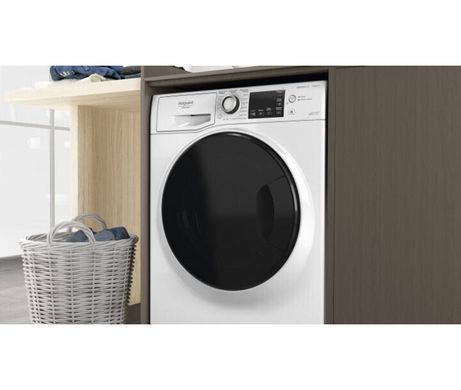 Стирально-сушильная машина Hotpoint-Ariston NDB10570DAUA