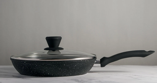 Сковорідка Gusto 'Galaxy' з кришкою 24 x 4.5 cм