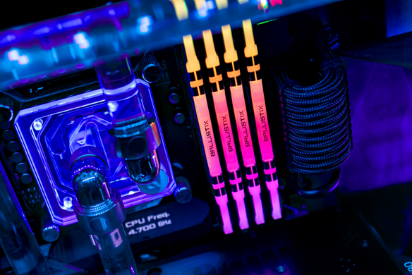 Оперативна пам'ять Crucial Ballistix DDR4 8GB 3200Mhz (BL8G32C16U4WL) White RGB