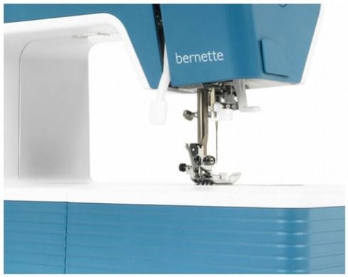 Швейна машина Bernina Bernette B05 Academy