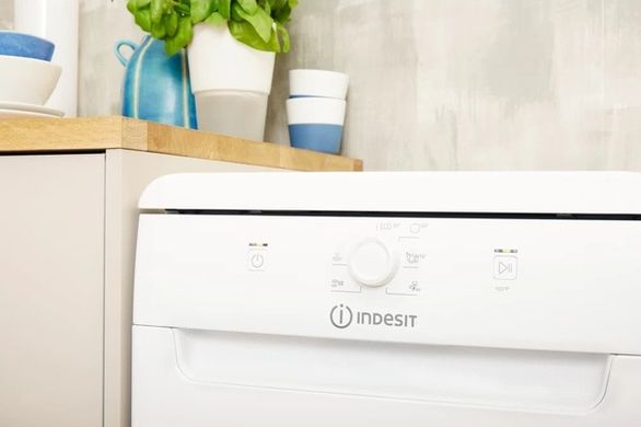 Посудомоечная машина Indesit DSFE 1B10A