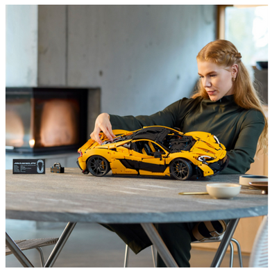 Конструктор LEGO Technic McLaren P1
